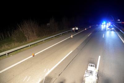 Mundelsheim: Sekundenschlaf fuehrt zu Unfall auf der A81